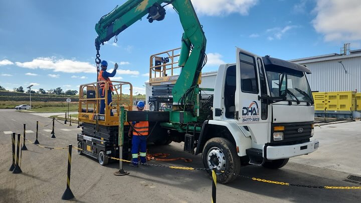 Caminhão munck DHA Service Rental